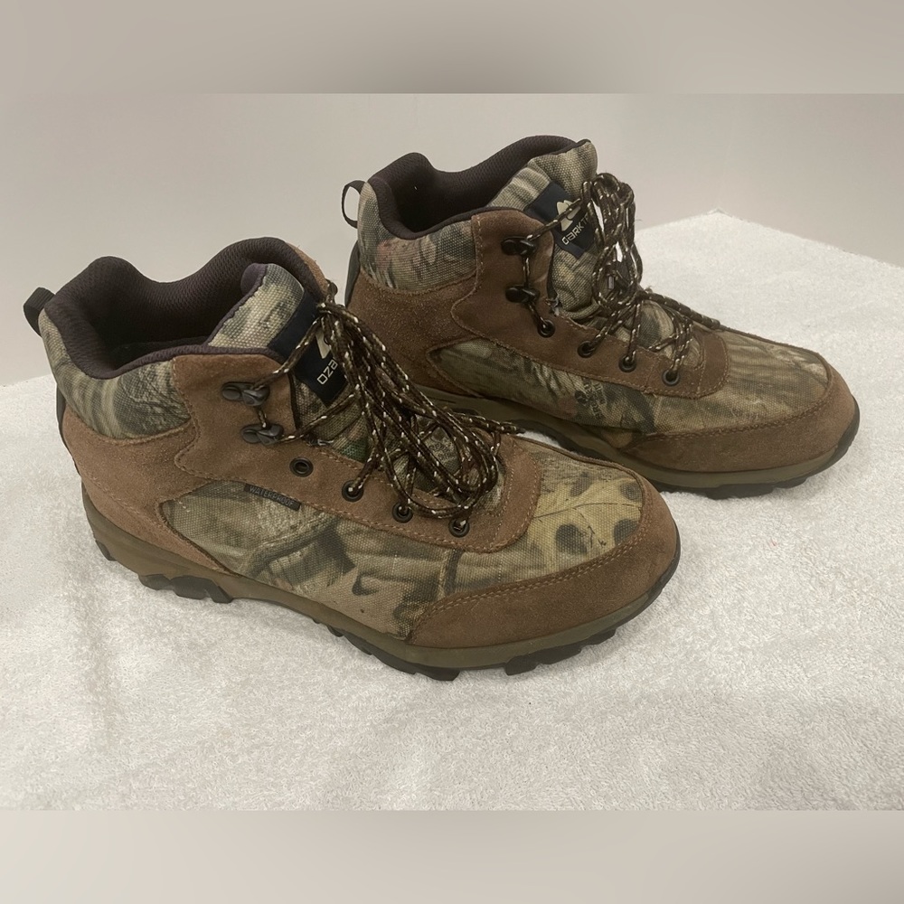 Men’s Ozark Trail Break up Camouflage waterproof Boots.